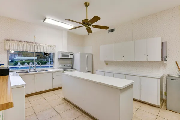 $149,900 | 3100 Springdale Boulevard, Unit 314, Palm Springs, FL 33461