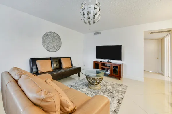 $149,900 | 3100 Springdale Boulevard, Unit 314, Palm Springs, FL 33461