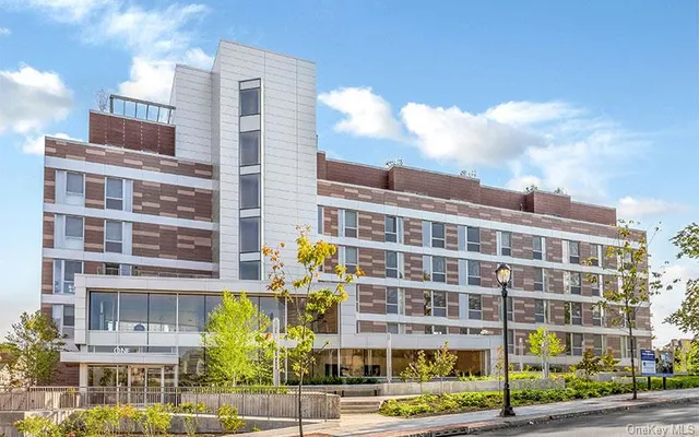 $2,650 | 1 Dekalb Avenue, Unit PH9, White Plains, NY 10605