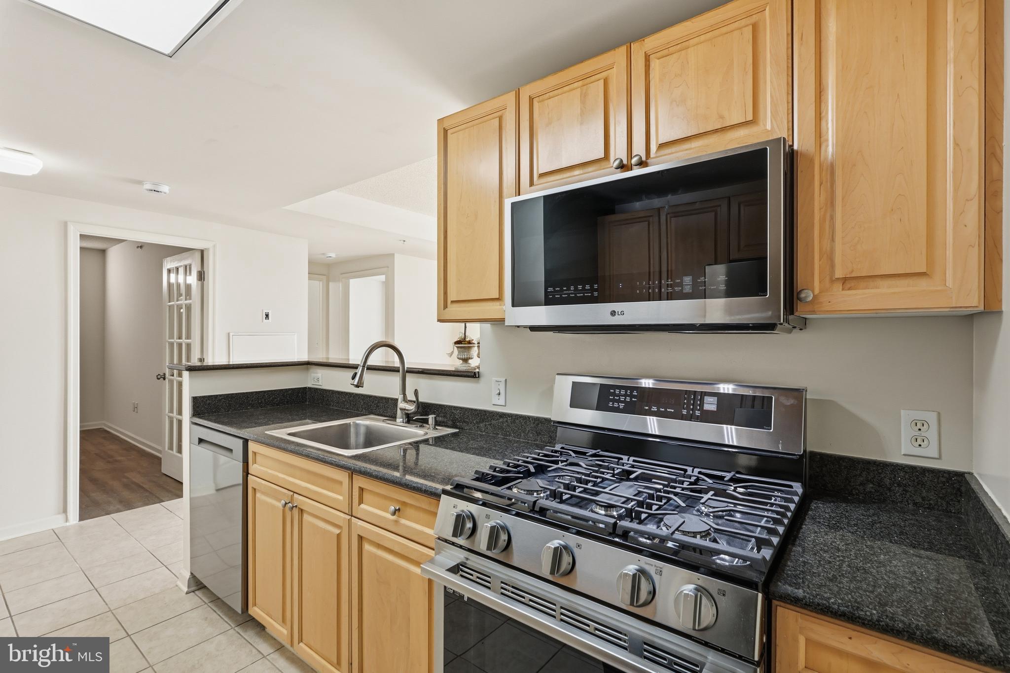 2726 Gallows Road, Unit 1309 Vienna, VA 22180 - Photo 11 of 43 Gallery Image 11