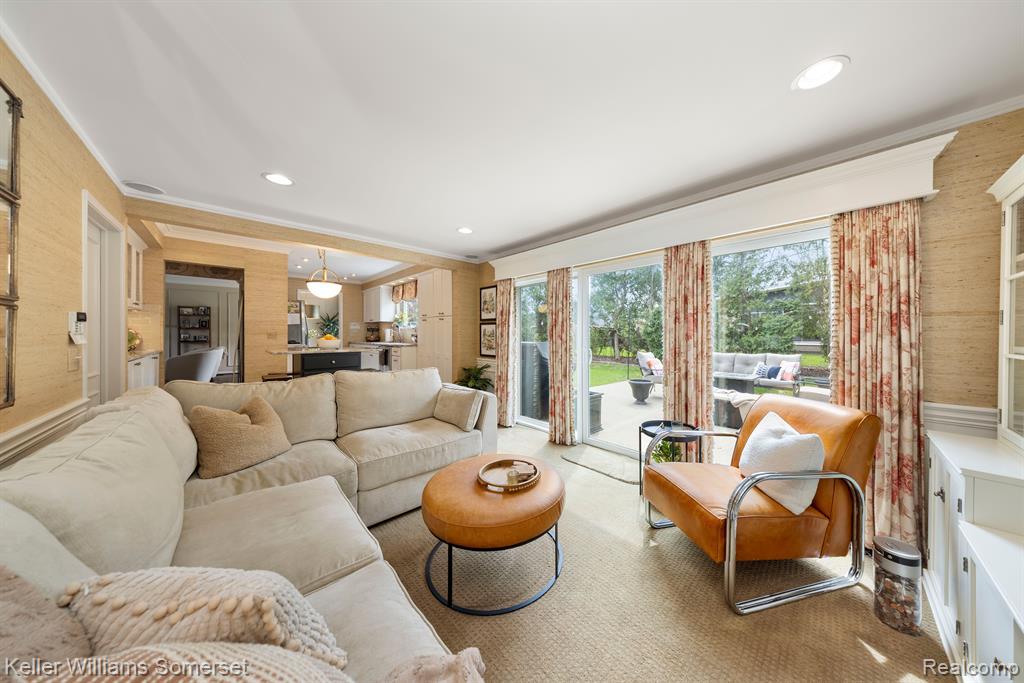 839 Cook Road Grosse Pointe Woods, MI 48236 - Photo 17 of 38