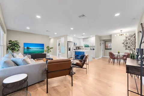 $1,200,000 | 190 Northeast 21st Street, Boca Raton, FL 33431