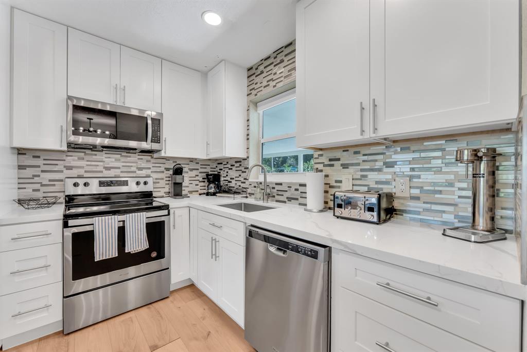 190 Northeast 21st Street Boca Raton, FL 33431 - Photo 4 of 34