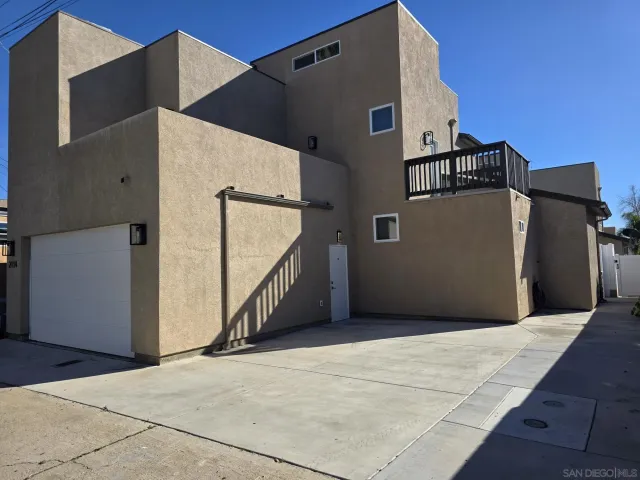 $1,749,000 | 2114 Felspar Street, San Diego, CA 92109