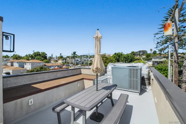 $1,749,000 | 2114 Felspar Street, San Diego, CA 92109