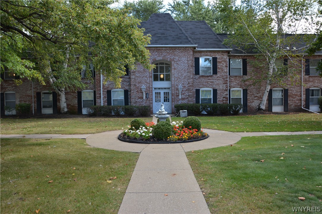 4547 Chestnut Ridge Road, Unit 115B Amherst, NY 14228 - Photo 1 of 1 Courtyard