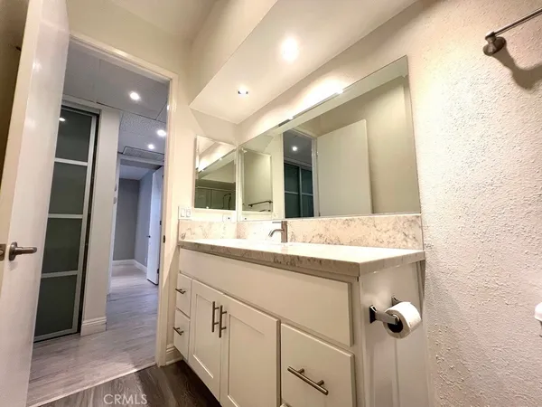 $988,000 | 700 South Lake Avenue, Unit 111, Pasadena, CA 91106