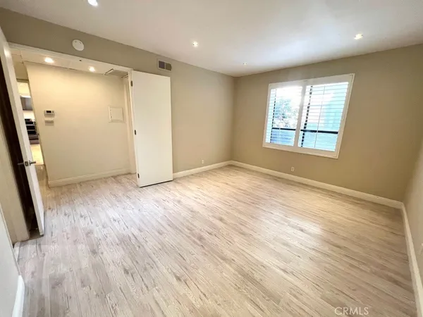 $988,000 | 700 South Lake Avenue, Unit 111, Pasadena, CA 91106