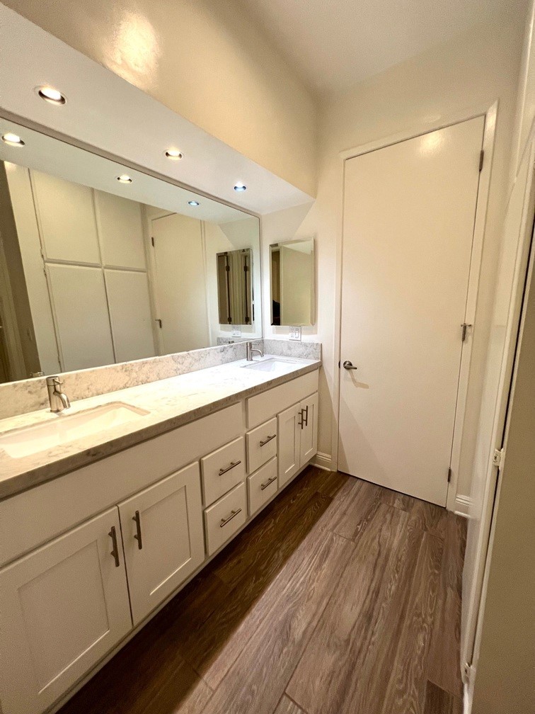 700 South Lake Avenue, Unit 111 Pasadena, CA 91106 - Photo 29 of 40 a spacious bathroom with a double vanity sink and a mirror