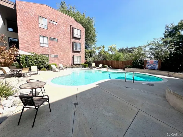 $988,000 | 700 South Lake Avenue, Unit 111, Pasadena, CA 91106