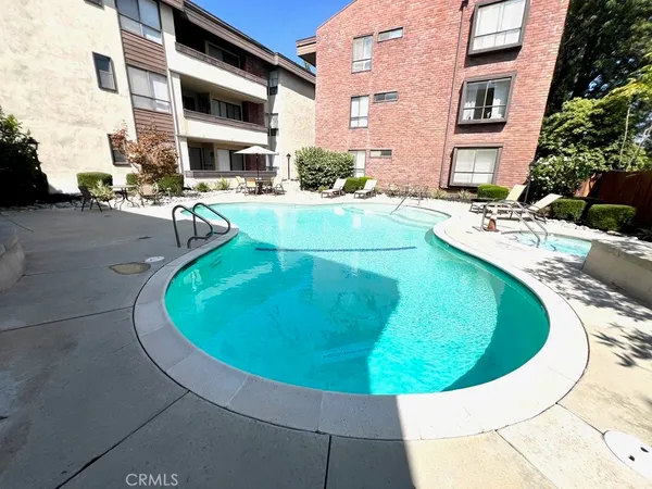 $988,000 | 700 South Lake Avenue, Unit 111, Pasadena, CA 91106