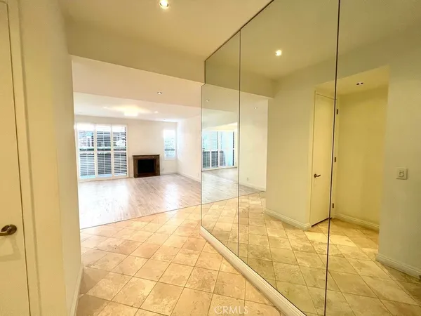 $988,000 | 700 South Lake Avenue, Unit 111, Pasadena, CA 91106