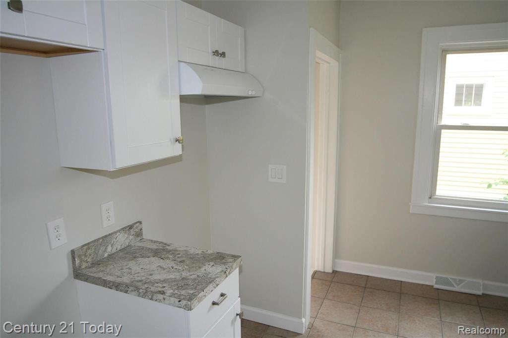 77 East Rutgers Avenue Pontiac, MI 48340 - Photo 8 of 23 Gallery Image 8