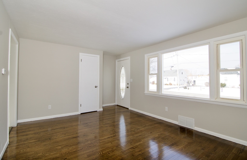 43 Edbert Street Chicopee, MA 01020 - Photo 14 of 42 Gallery Image 14