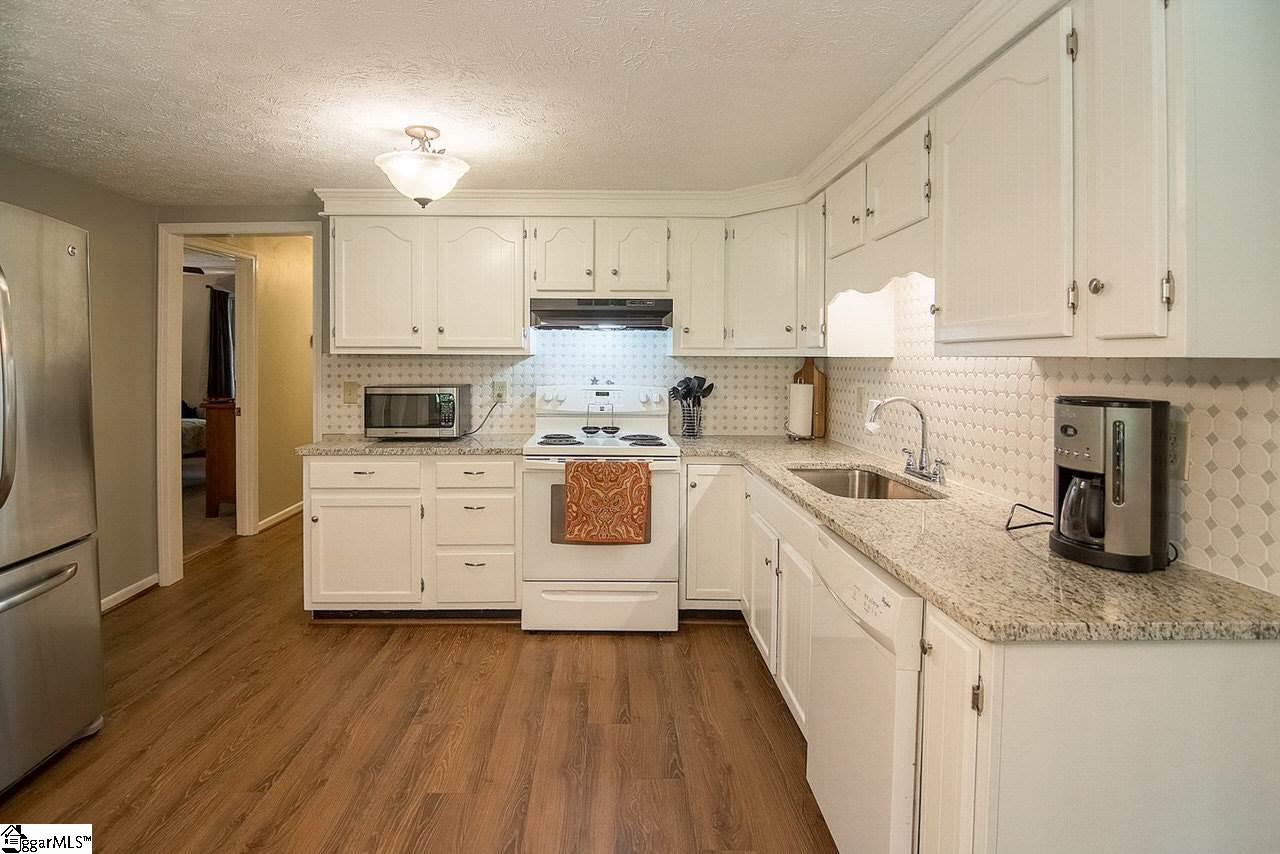 327 2 Notch Trail Easley, SC 29642 - Photo 26 of 36 Gallery Image 26
