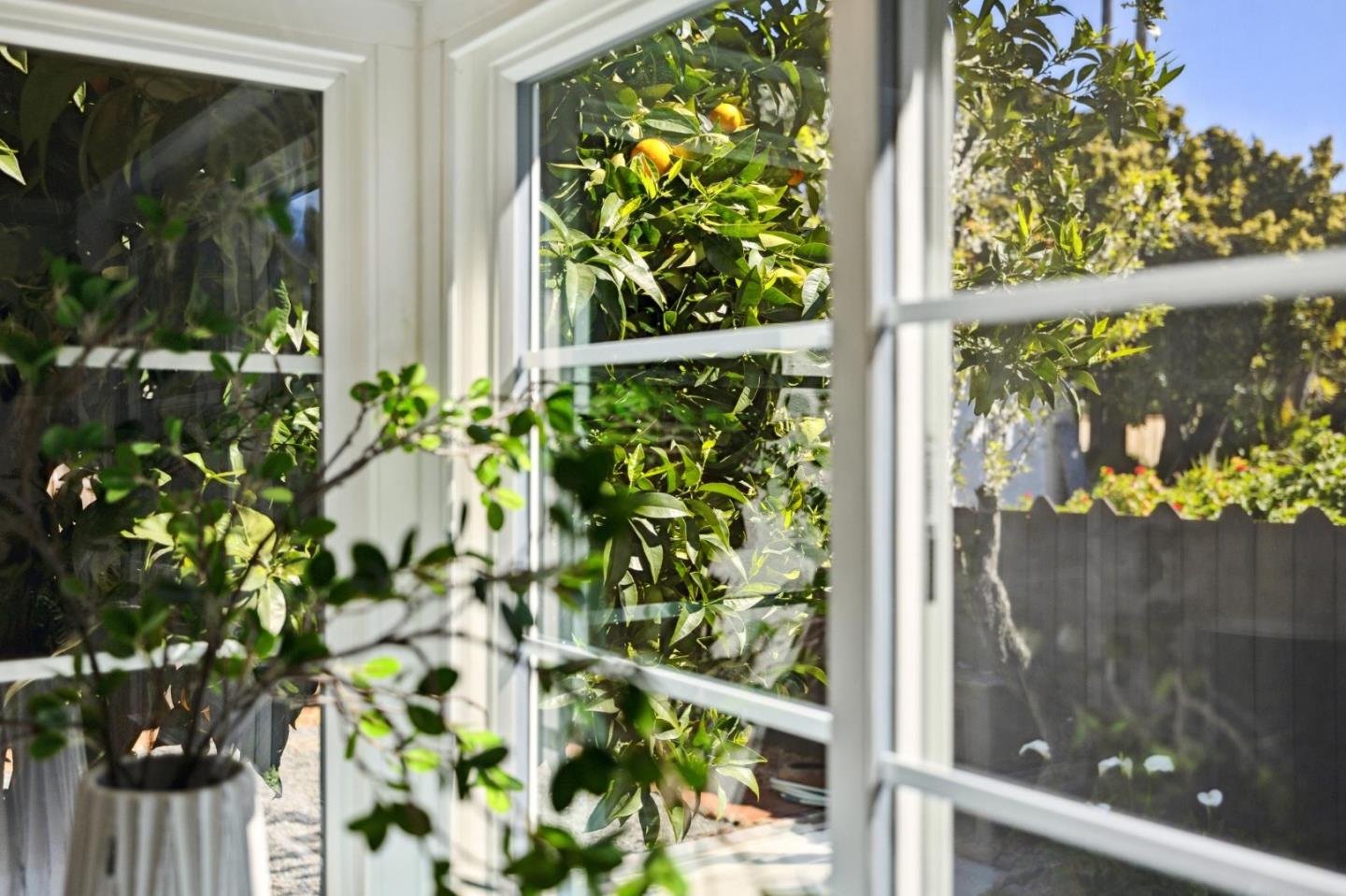 595 Anza Street Mountain View, CA 94041 - Photo 26 of 72 a view of a entryway