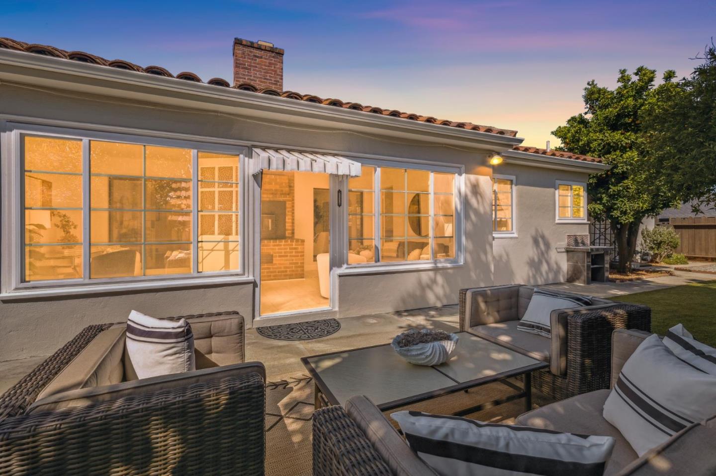 595 Anza Street Mountain View, CA 94041 - Photo 56 of 72 a living room with furniture and a window