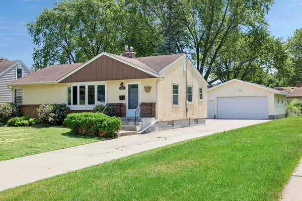 $324,900 | 1306 Ryan Avenue West, Roseville, MN 55113