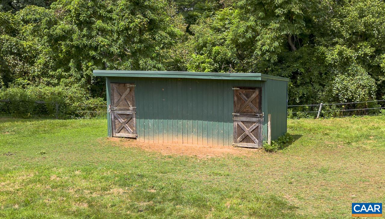 9195 Springwood Road Buchanan, VA 24066 - Photo 22 of 75 a backyard of a house with table and chairs