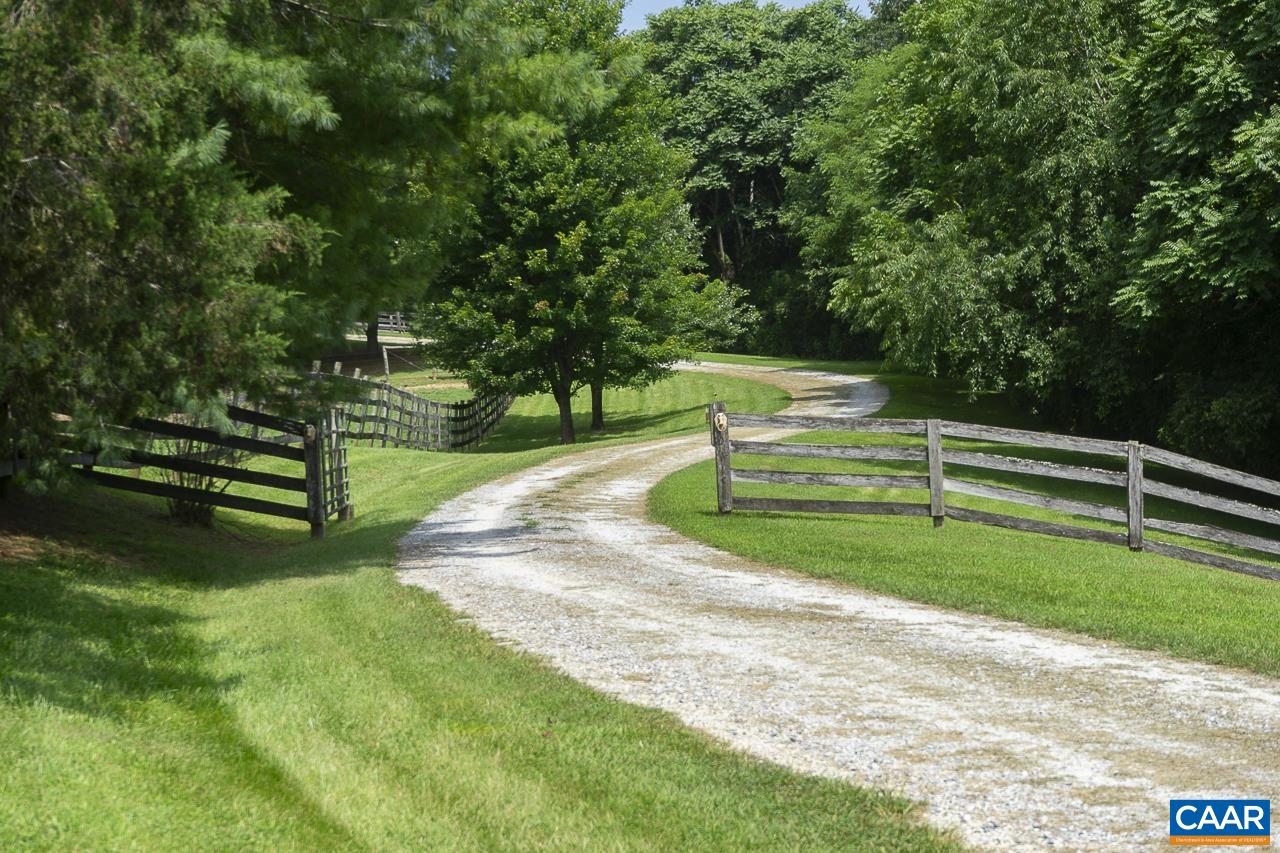 9195 Springwood Road Buchanan, VA 24066 - Photo 3 of 75
