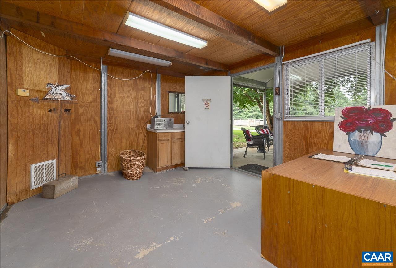 9195 Springwood Road Buchanan, VA 24066 - Photo 46 of 75 a dining room with furniture and a window