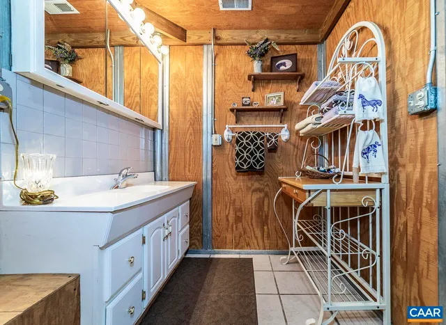 $659,000 | 9195 Springwood Road, Buchanan, VA 24066