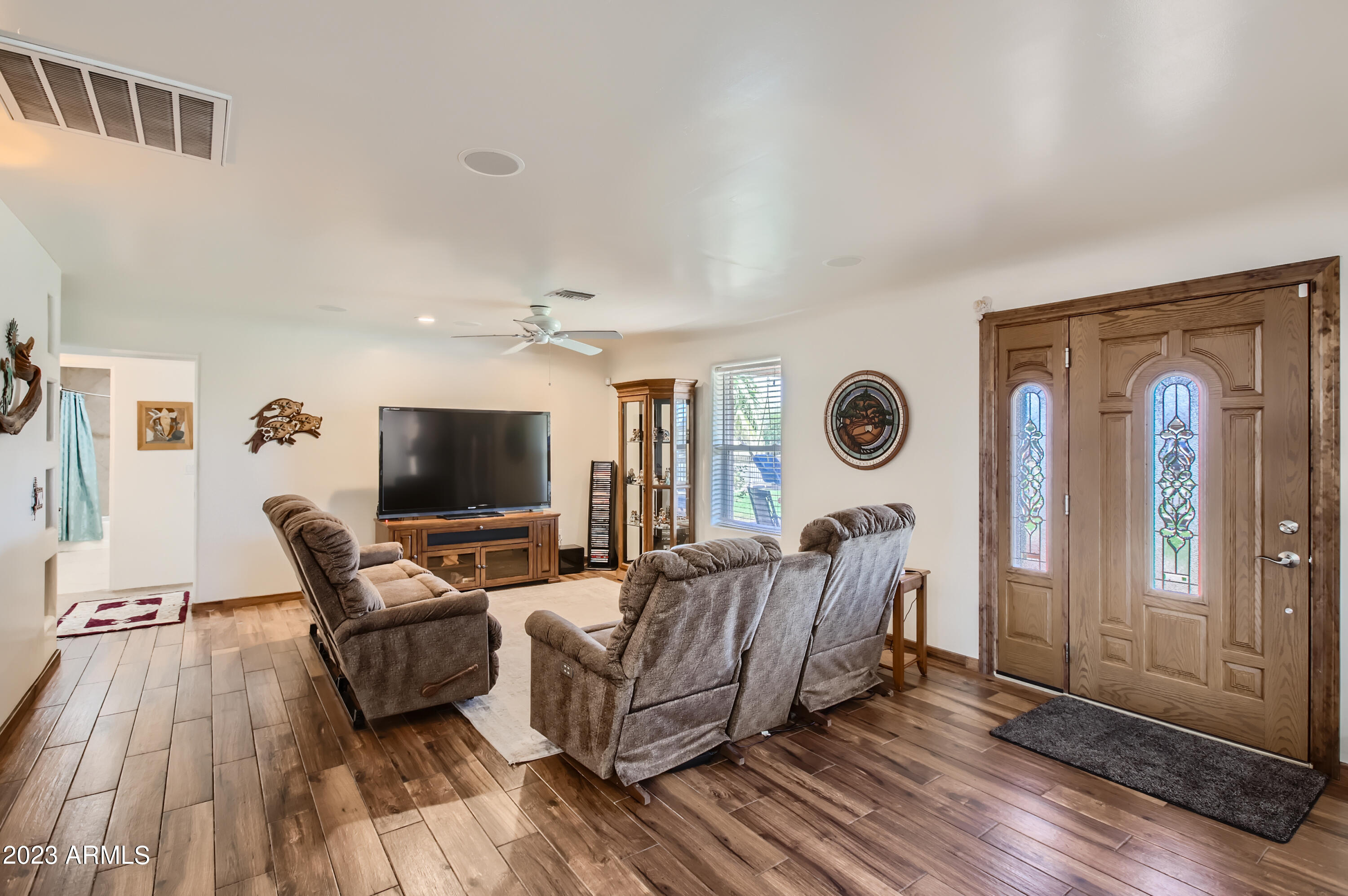2906 East Danbury Road Phoenix, AZ 85032 - Photo 8 of 38 06 Living Room