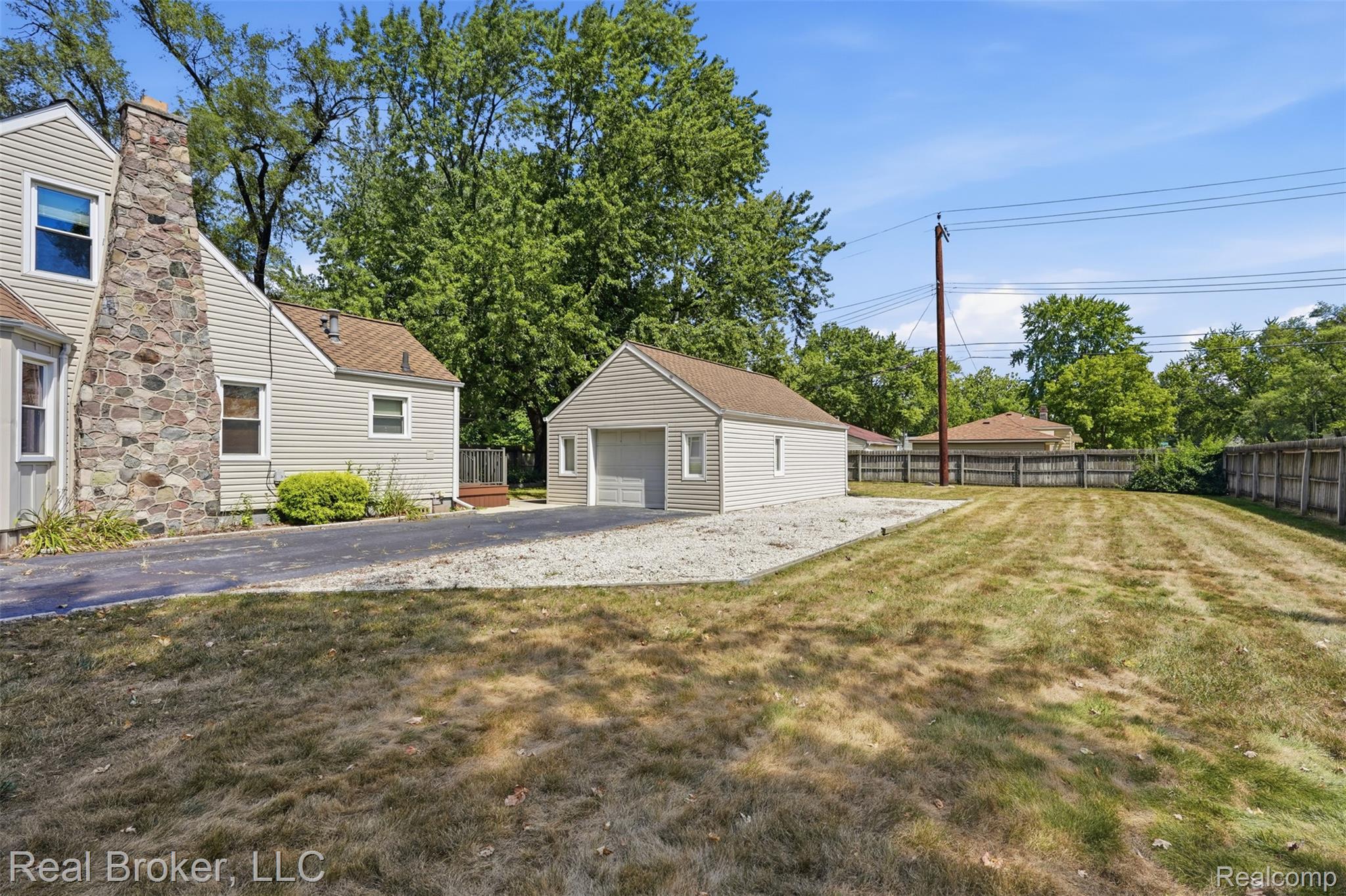 19410 Rensellor Street Livonia, MI 48152 - Photo 32 of 33 19410 rensellor st-33.jpg