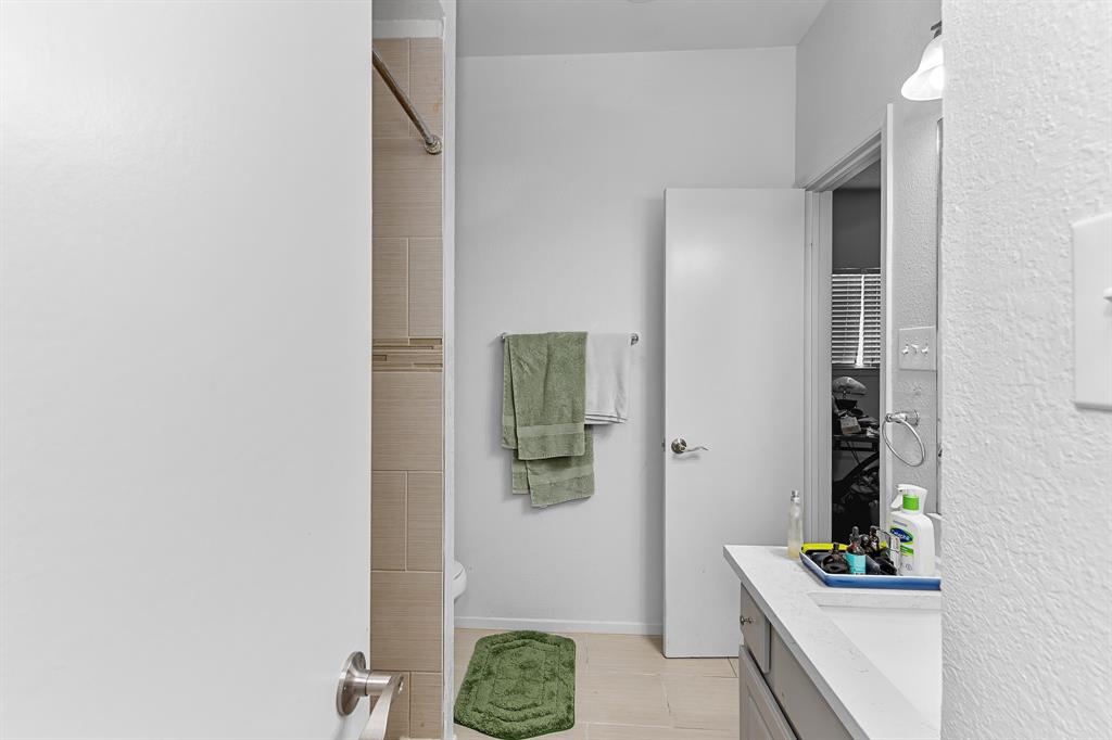 806 West 24th Street, Unit 214 Austin, TX 78705 - Photo 23 of 30 a bathroom with a sink and a mirror