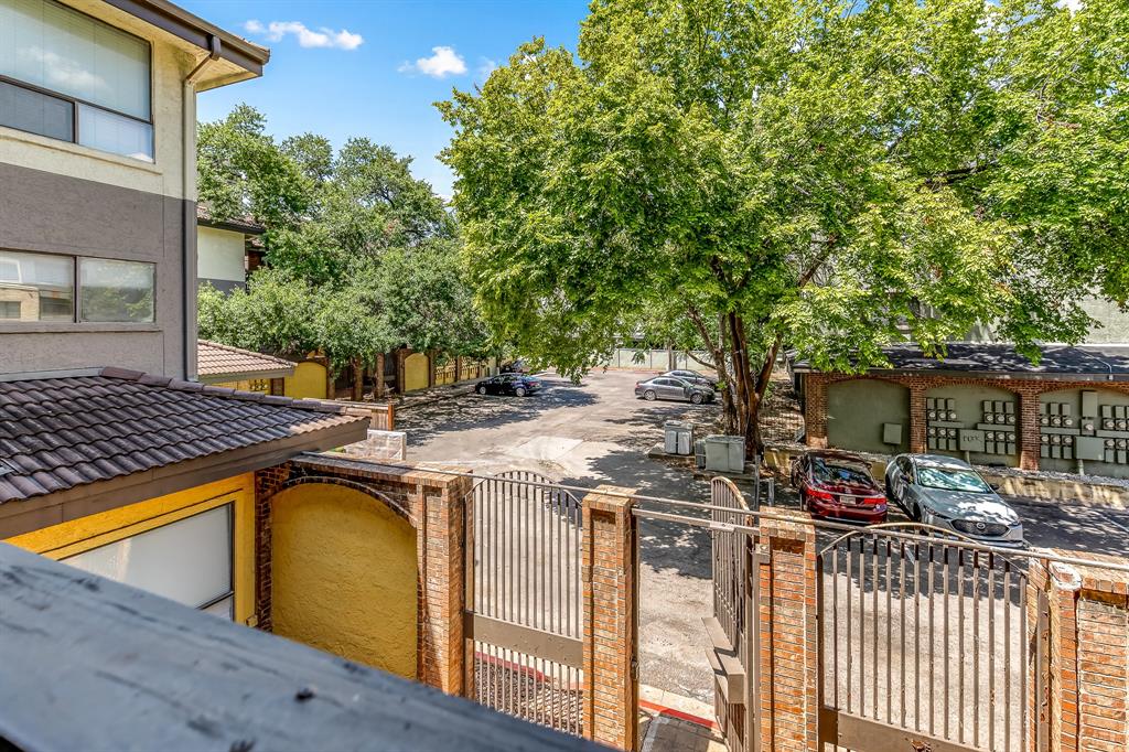 806 West 24th Street, Unit 214 Austin, TX 78705 - Photo 27 of 30 a view of outdoor kitchen outdoor kitchen