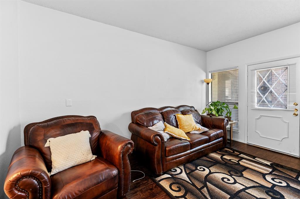 806 West 24th Street, Unit 214 Austin, TX 78705 - Photo 6 of 30 a living room with furniture