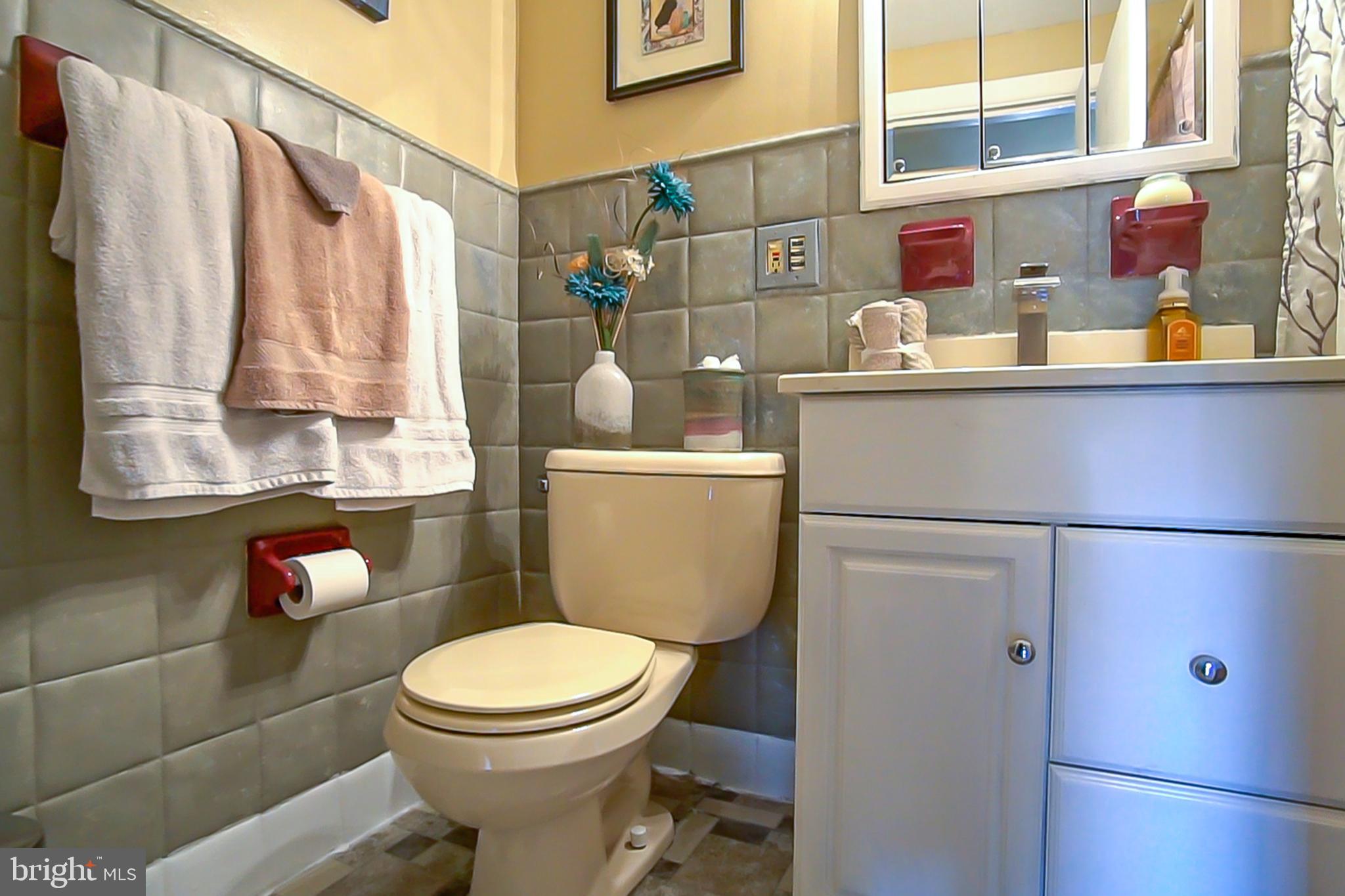 614 Cambridge Road Brookhaven, PA 19015 - Photo 33 of 40 Full Bath - upper level