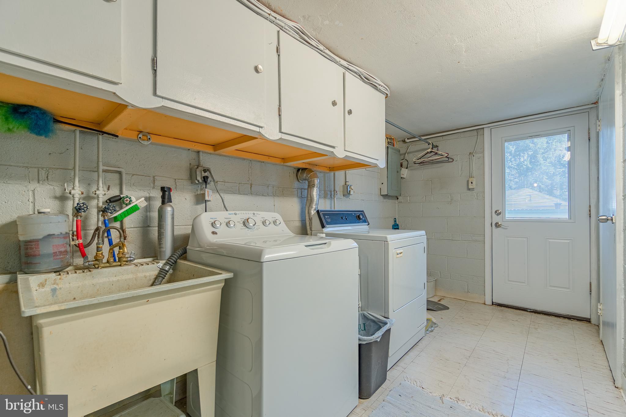 614 Cambridge Road Brookhaven, PA 19015 - Photo 36 of 40 Laundry Rm with access to garage & yard