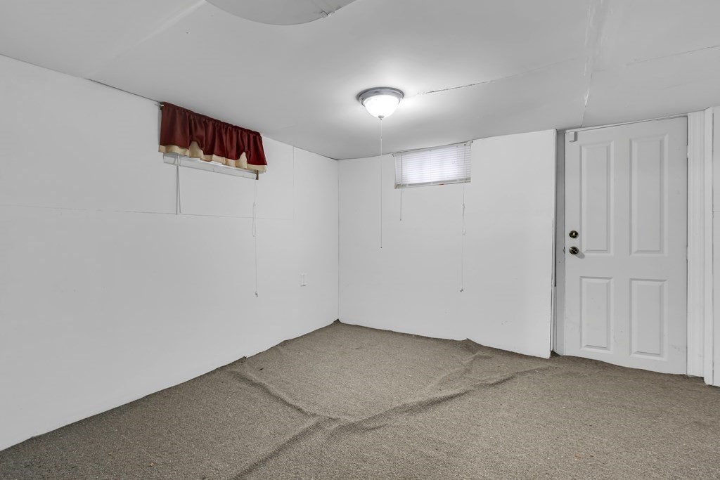 81 Anniversary Street Springfield, MA 01104 - Photo 17 of 20 Gallery Image 17
