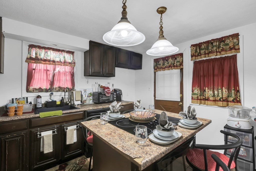 81 Anniversary Street Springfield, MA 01104 - Photo 6 of 20 Gallery Image 6