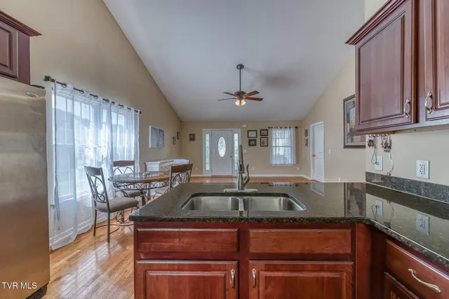 $299,900 | 250 Bradford Lane, Bristol, TN 37620