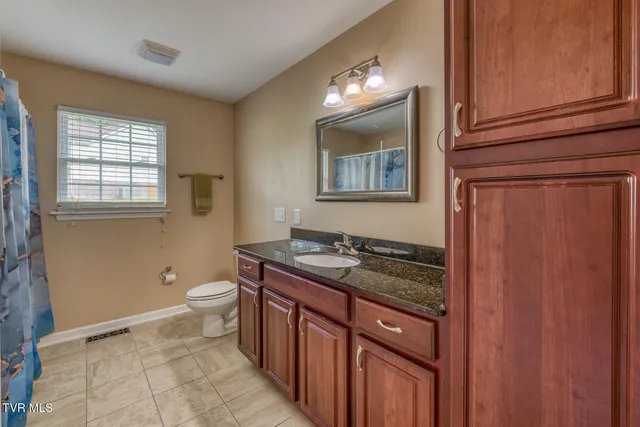 $299,900 | 250 Bradford Lane, Bristol, TN 37620