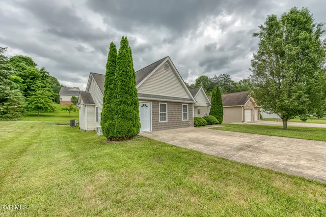 $299,900 | 250 Bradford Lane, Bristol, TN 37620