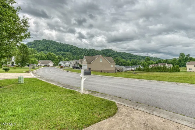 $299,900 | 250 Bradford Lane, Bristol, TN 37620