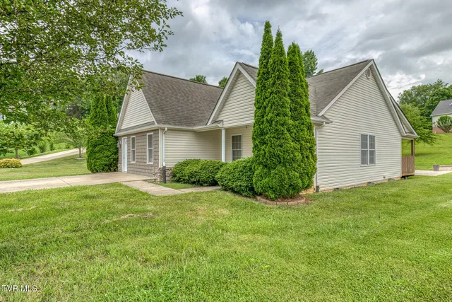 $299,900 | 250 Bradford Lane, Bristol, TN 37620