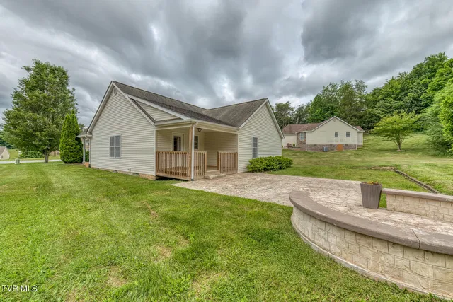 $299,900 | 250 Bradford Lane, Bristol, TN 37620