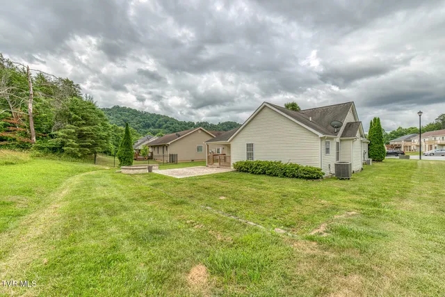 $299,900 | 250 Bradford Lane, Bristol, TN 37620