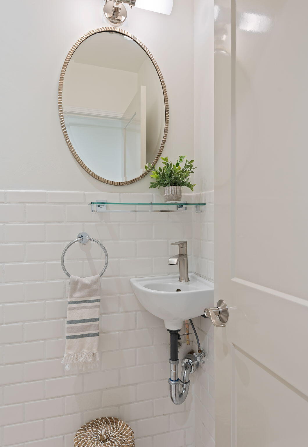1126 Hill Road Montecito, CA 93108 - Photo 29 of 43 46-web-or-mls-46 - Powder Room