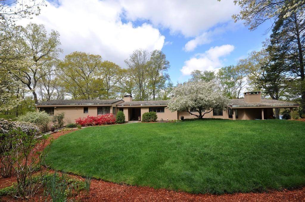 263 Old Concord Road Lincoln, MA 01773 - Photo 27 of 41 a front view of a house with garden