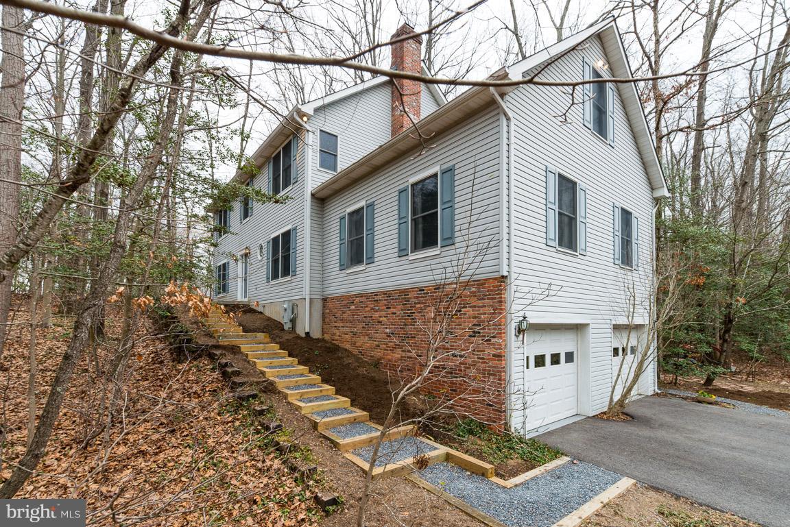 3229 Cragun Road Edgewater, MD 21037 - Photo 2 of 30 Beautifully landscaped exterior