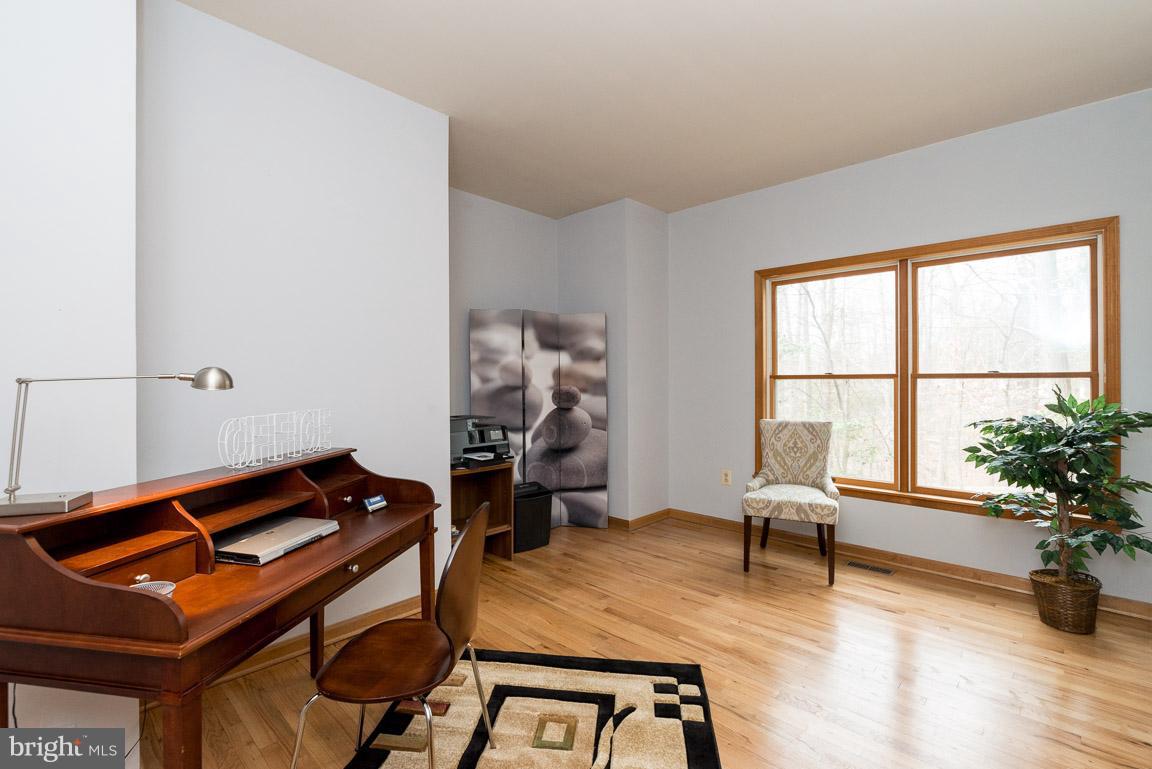 3229 Cragun Road Edgewater, MD 21037 - Photo 13 of 30 Convenient office room