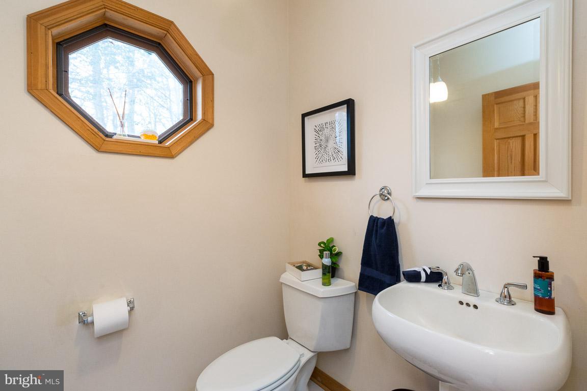 3229 Cragun Road Edgewater, MD 21037 - Photo 14 of 30 Half bath on main level