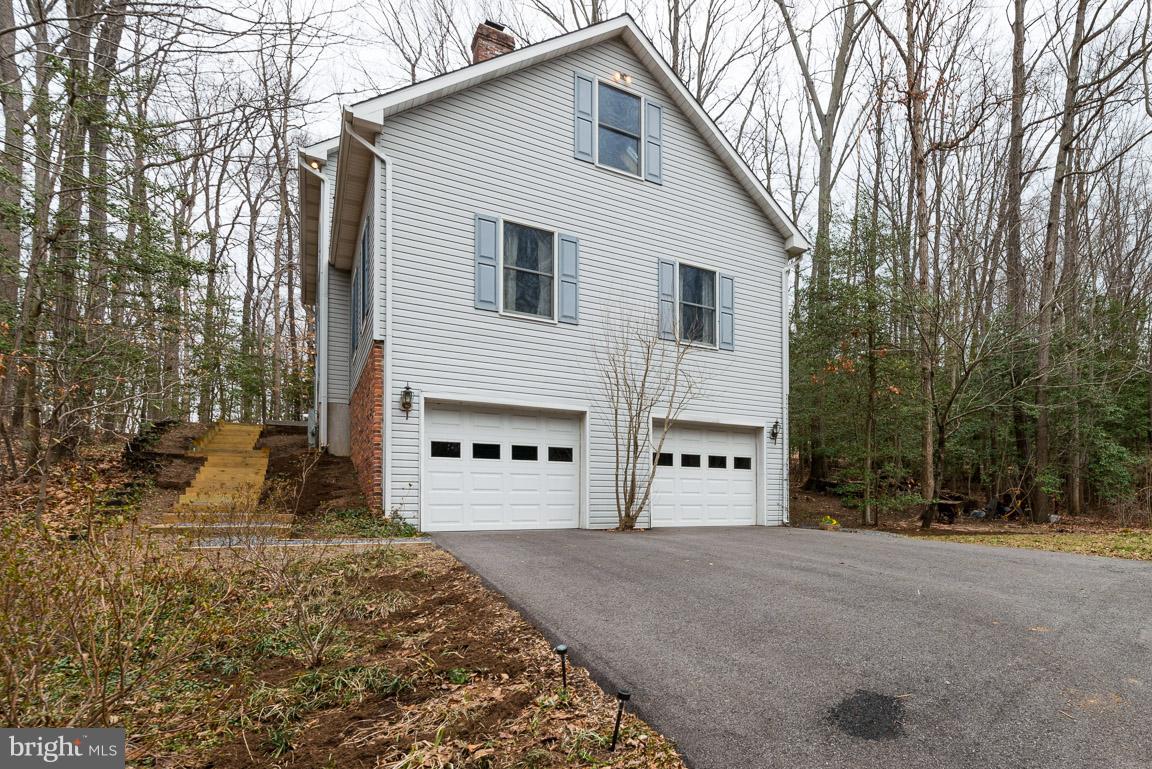3229 Cragun Road Edgewater, MD 21037 - Photo 3 of 30 Spacious 2 car garage and large driveway