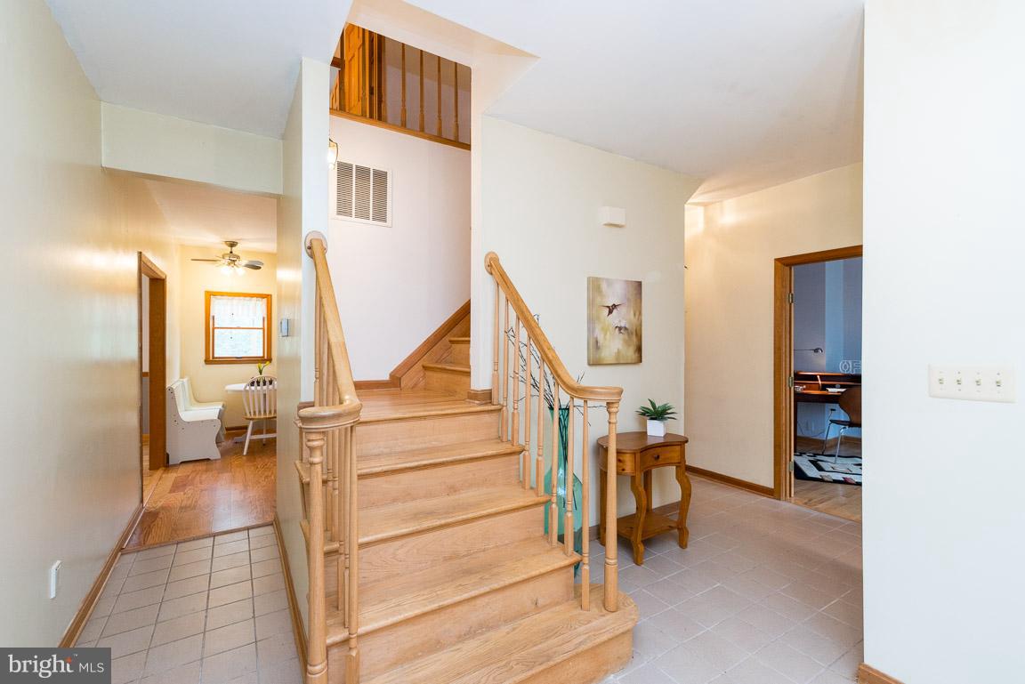 3229 Cragun Road Edgewater, MD 21037 - Photo 4 of 30 Warm and inviting foyer