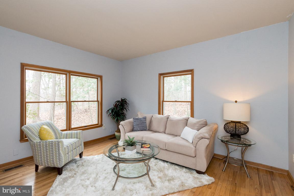 3229 Cragun Road Edgewater, MD 21037 - Photo 5 of 30 Large living room, beautifully staged